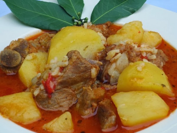 Patatas guisadas con costillas olla GM